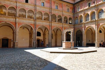 Cortile interno di San Giovanni in Monte